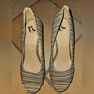 Report Womans Wedge Style Open Toe Shoe Size 10